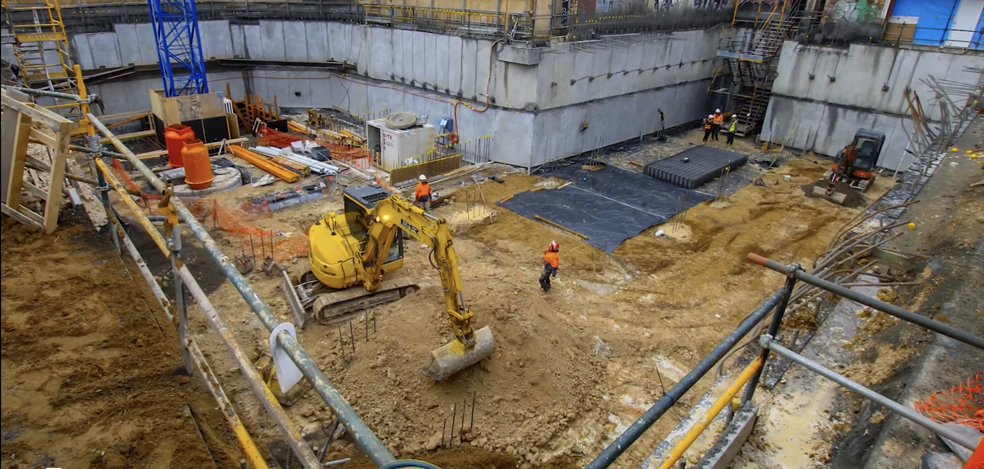 Outdoor time-lapse camera surveying a construction site to capture daily progress photos